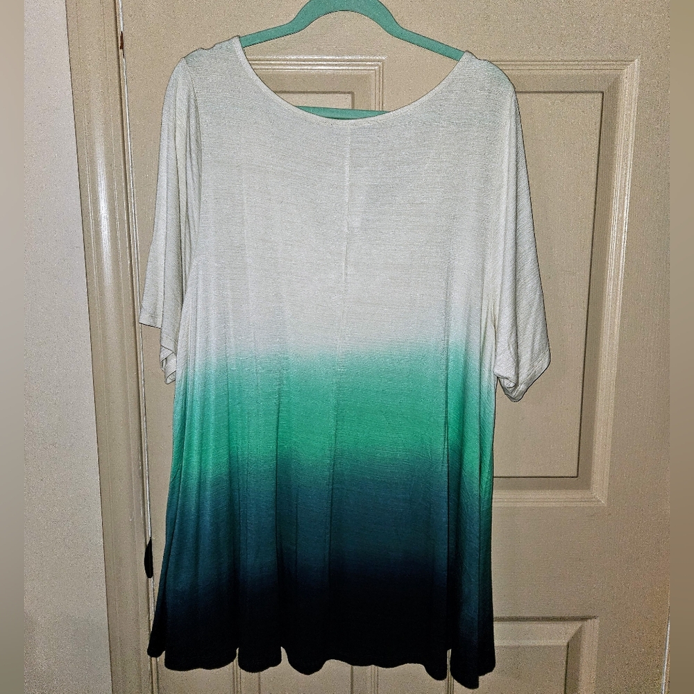 #212 Lane Bryant-Off-White/Green/Turquoise/Blues Tye Dyed Tunic Top.sz. 26/28W - Picture 2 of 3